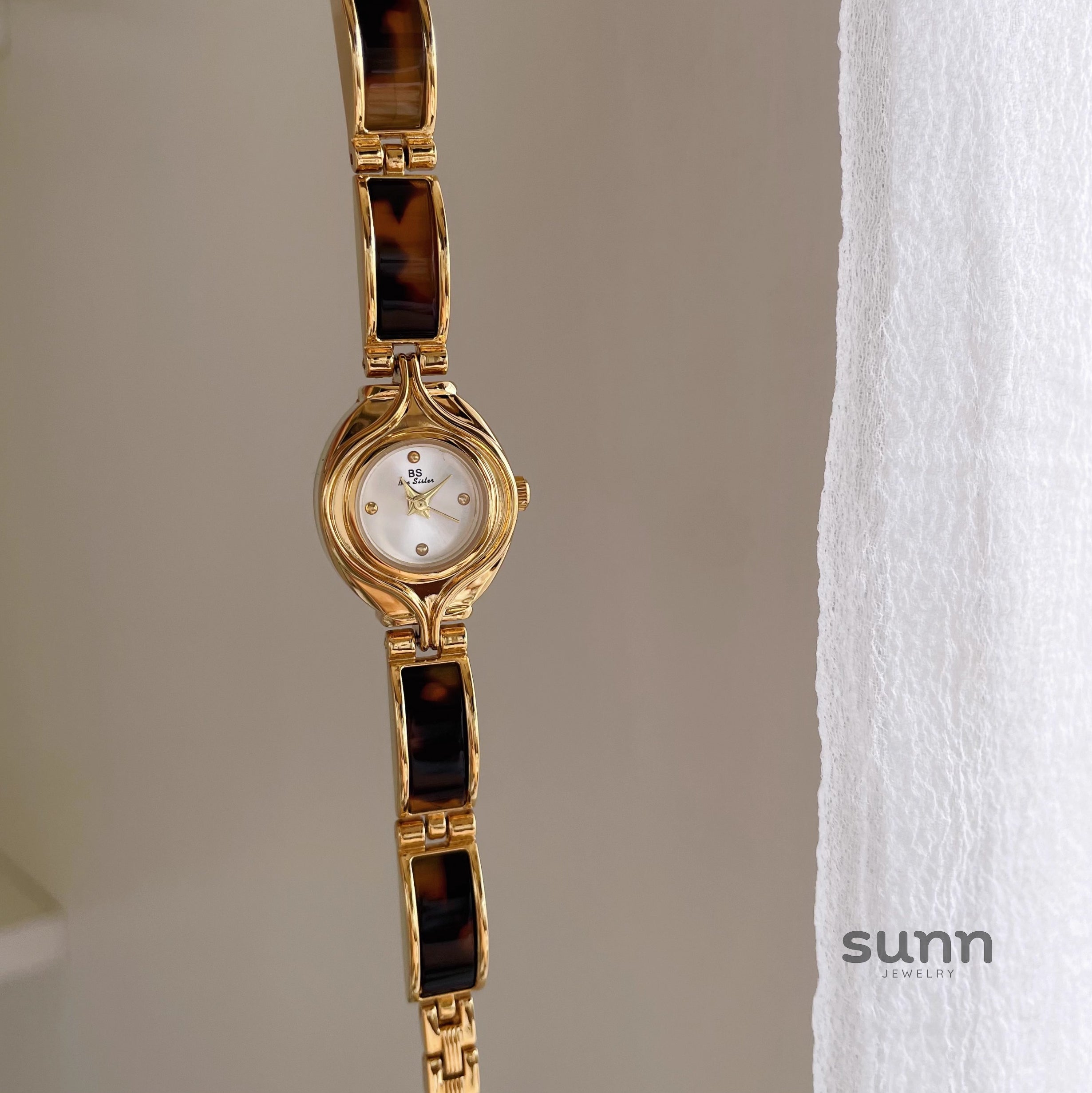 Carlyn Amber Bracelet Watch [6UBBSS56]