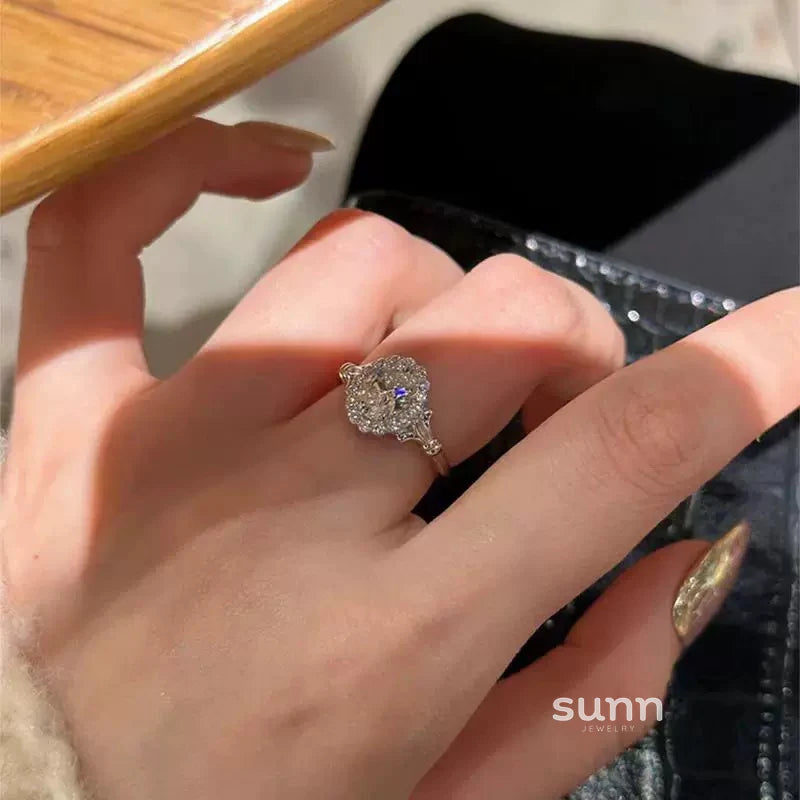 Carmela Glittering Bloom Ring