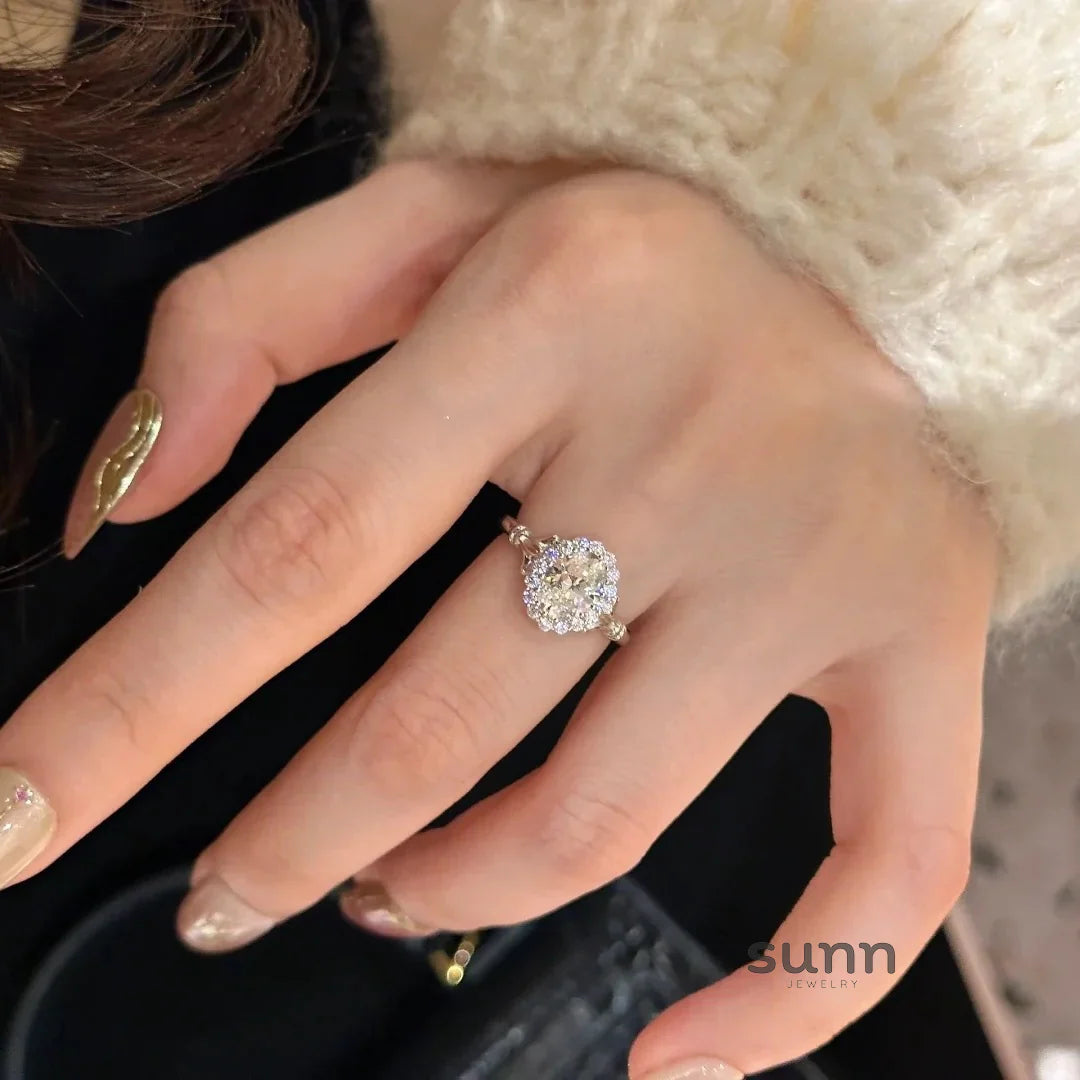 Carmela Glittering Bloom Ring