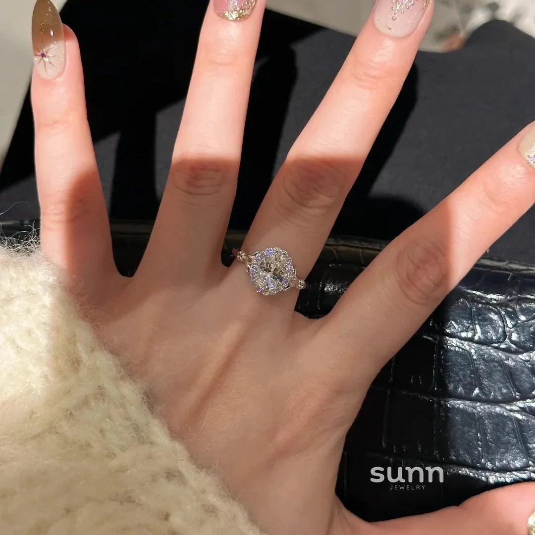 Carmela Glittering Bloom Ring