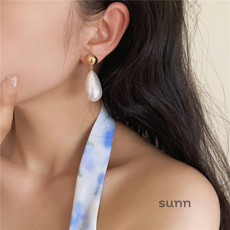 Carmyn Teardrop Pearl Earrings [SYFF68WI]
