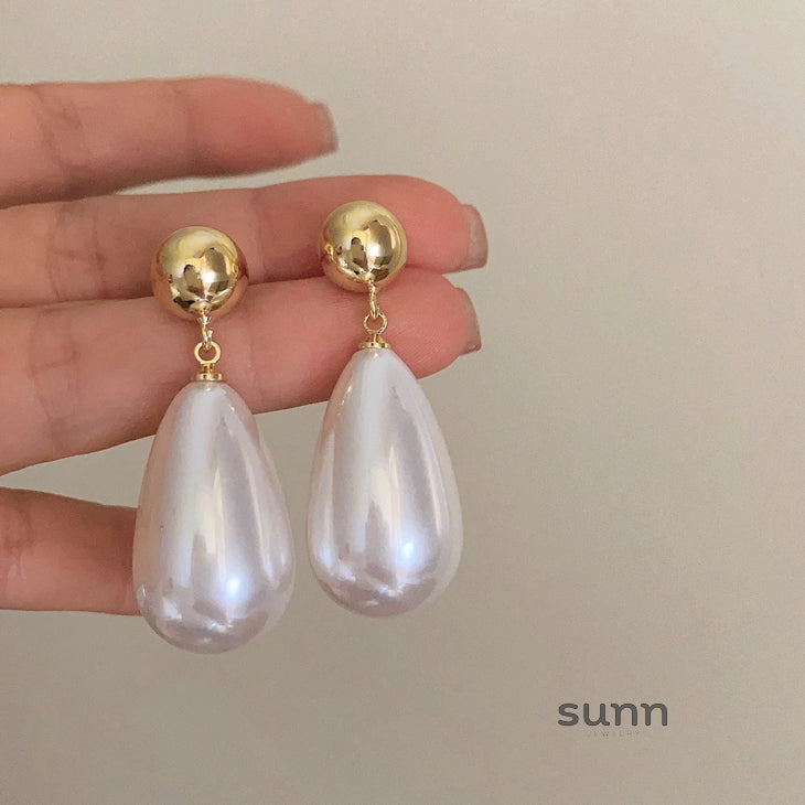 Carmyn Teardrop Pearl Earrings [SGXD5W7A]