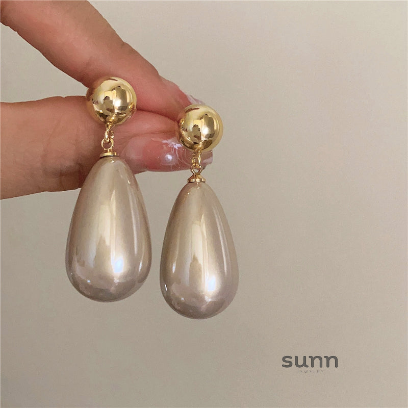 Carmyn Teardrop Pearl Earrings [O2PI1MDS]