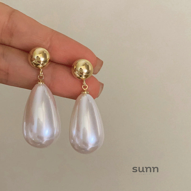 Carmyn Teardrop Pearl Earrings [OI4M2EB0]