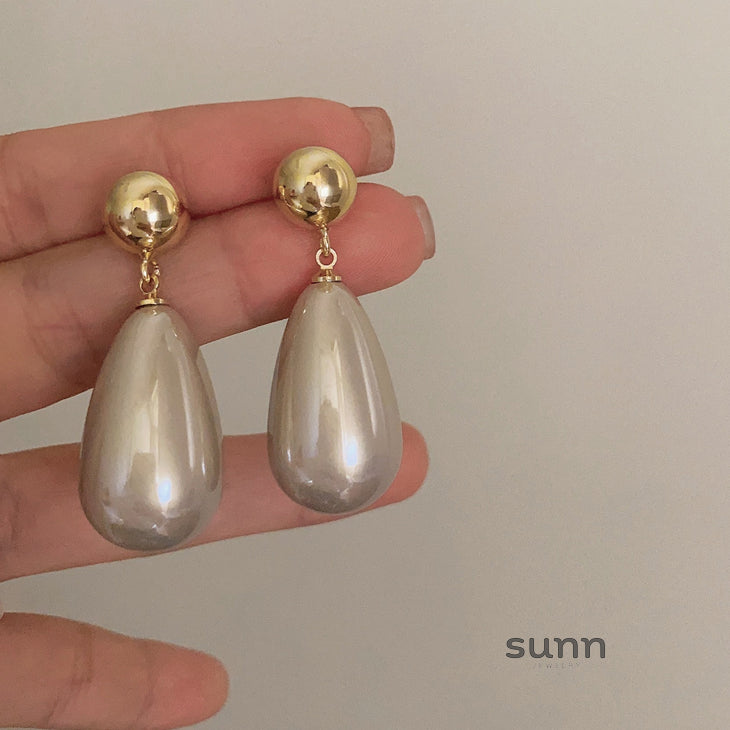 Carmyn Teardrop Pearl Earrings [2PEXP0I8]