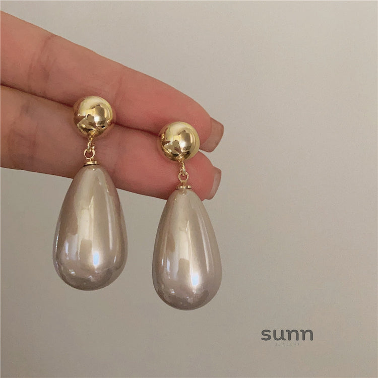 Carmyn Teardrop Pearl Earrings [PSAH274Z]