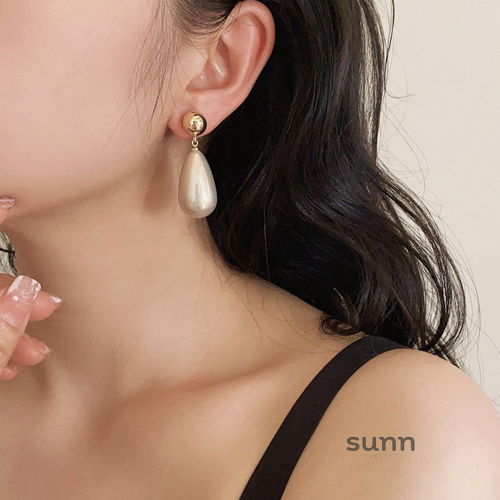Carmyn Teardrop Pearl Earrings [NIOT3HIS]