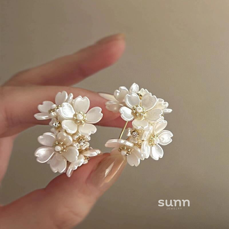 Carol Jasmine Bloom Earrings [AZNLOV3M]