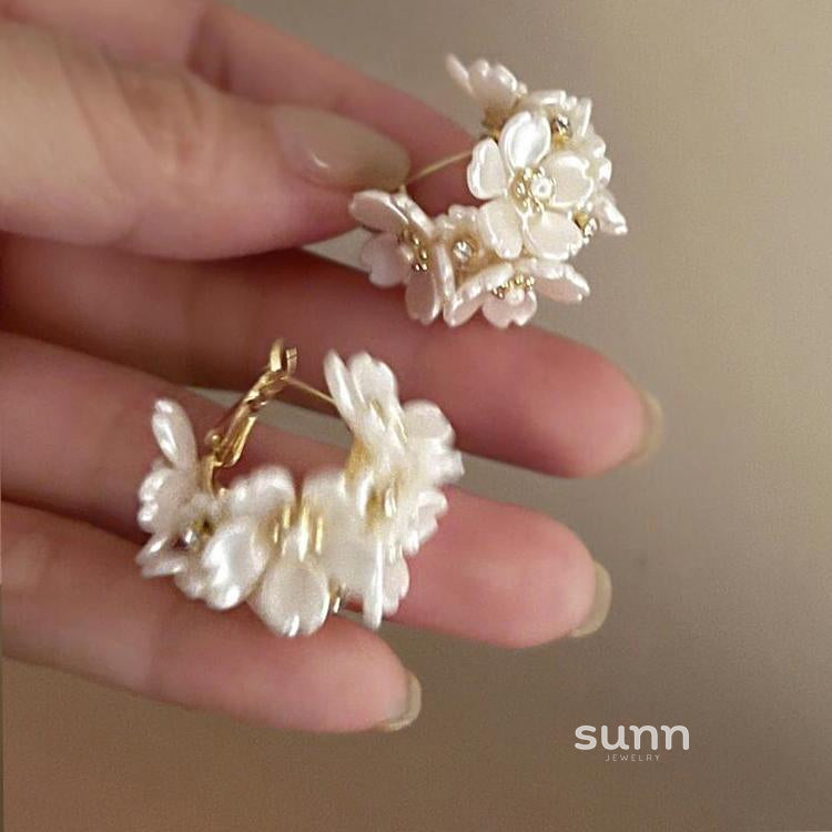 Carol Jasmine Bloom Earrings [M4RWVNBP]
