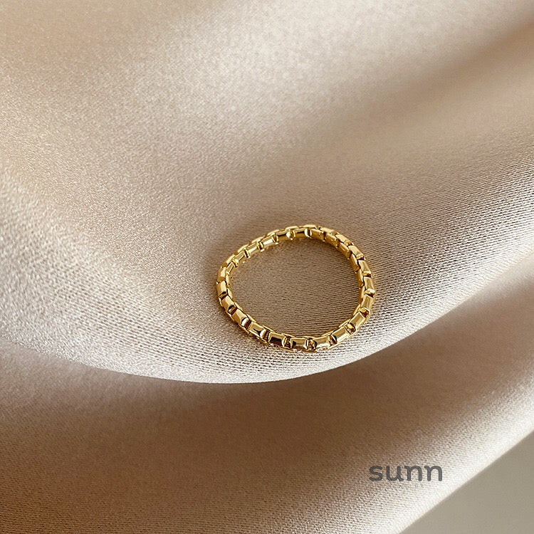 Carol Pearl Chain Ring