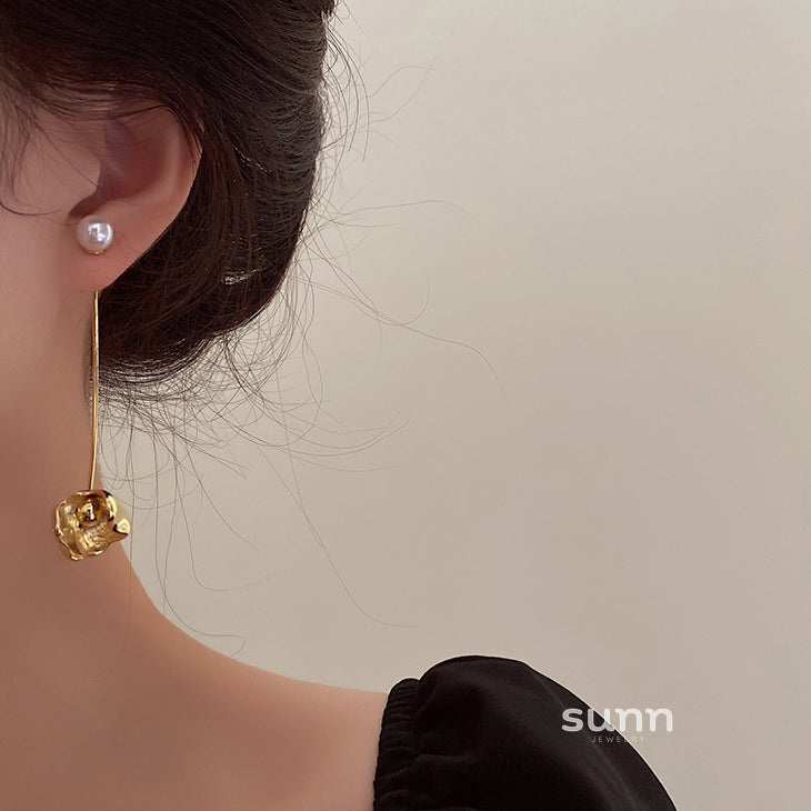 Carolyn Floral Pearl Drop Earrings [33OUQ5P1]