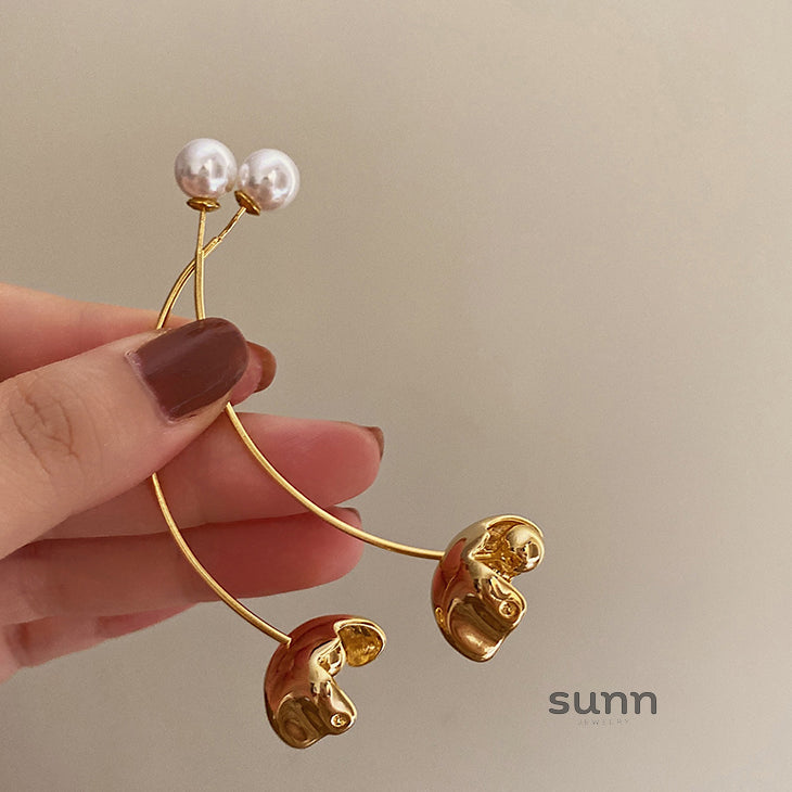 Carolyn Floral Pearl Drop Earrings [IKYAI070]
