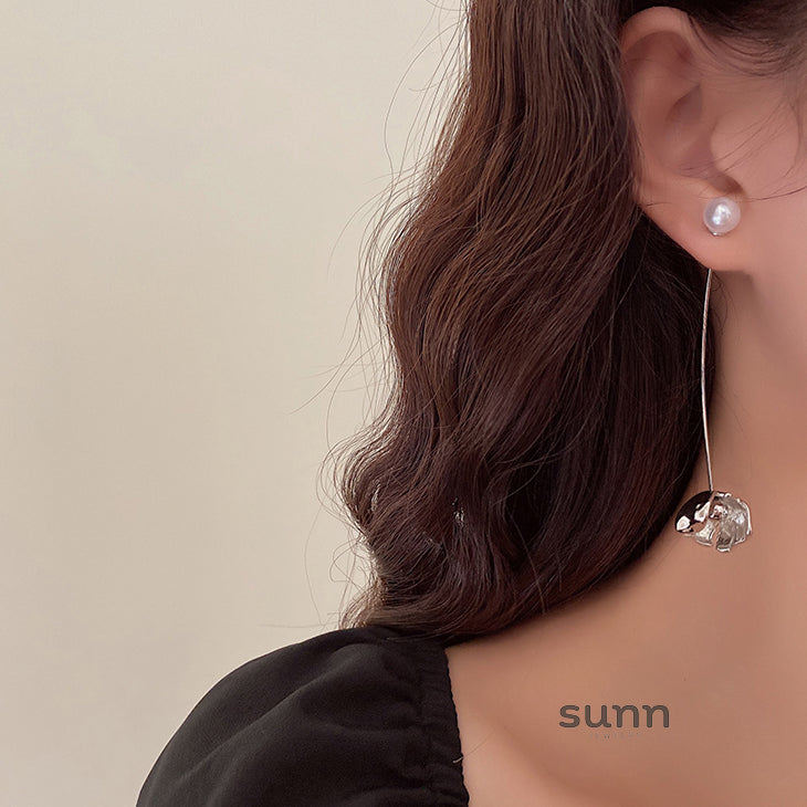 Carolyn Floral Pearl Drop Earrings [HPUPH63R]
