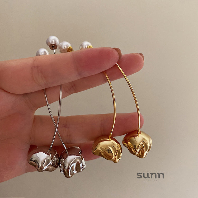 Carolyn Floral Pearl Drop Earrings [2M6SXV4M]
