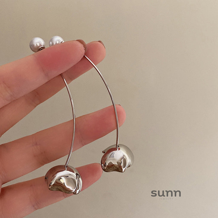 Carolyn Floral Pearl Drop Earrings [8KRRNIZ4]