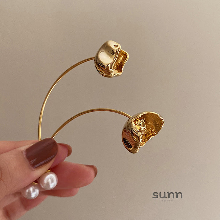 Carolyn Floral Pearl Drop Earrings [5H8RU6JX]