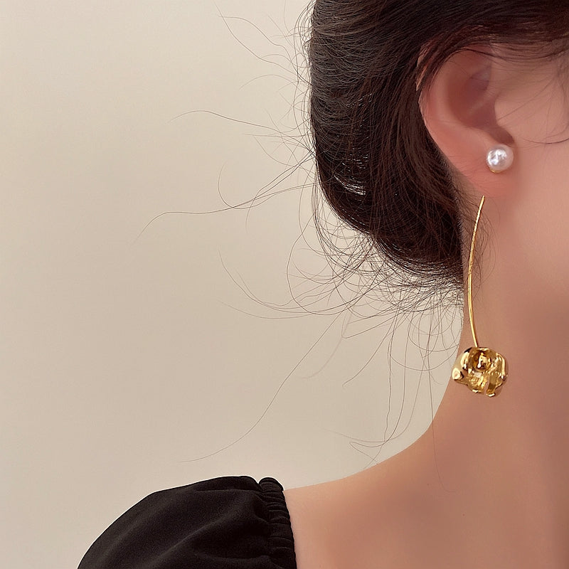 Carolyn Floral Pearl Drop Earrings [U7JUFCDZ]