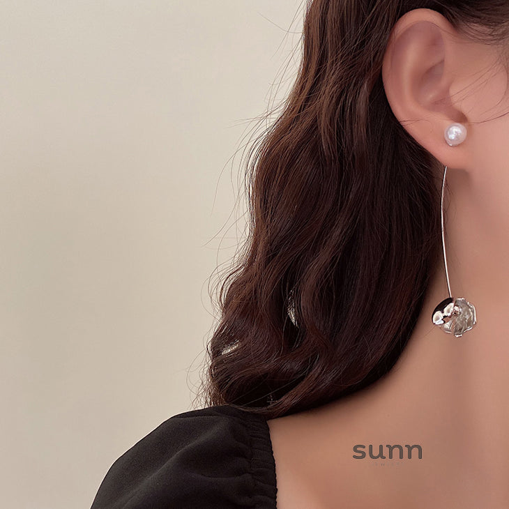Carolyn Floral Pearl Drop Earrings [G432UEV4]
