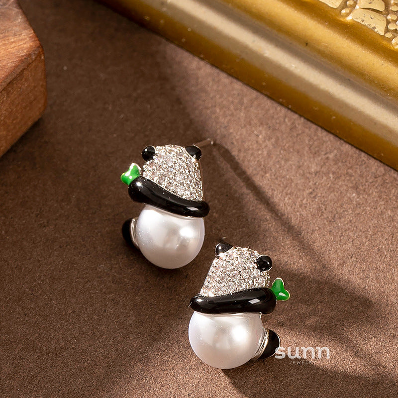 Carsyn Sparkling Panda Pearl Earrings [1GIEXXA7]