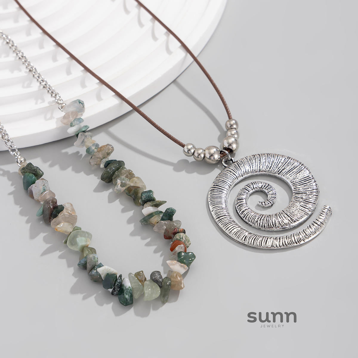 Carter Asymmetrical Conch Necklace [BQHZYFAX]