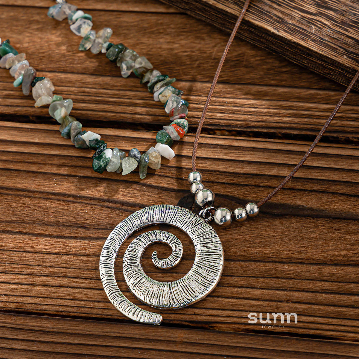 Carter Asymmetrical Conch Necklace [D2HSIFCO]