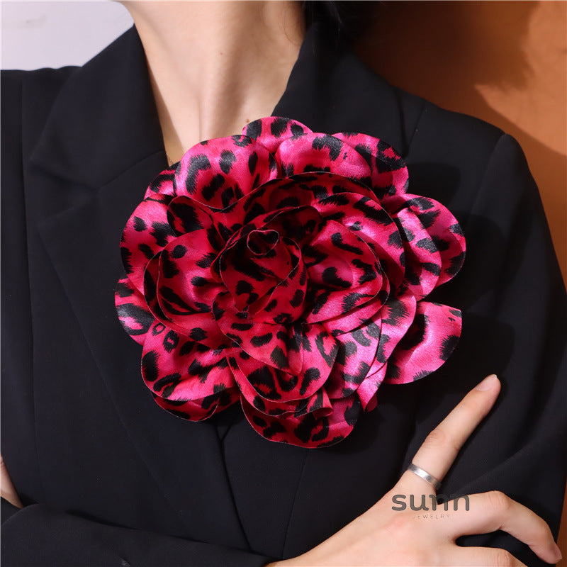 Catalaya Exaggerated Leopard Satin Brooch [04LJJ3W1]
