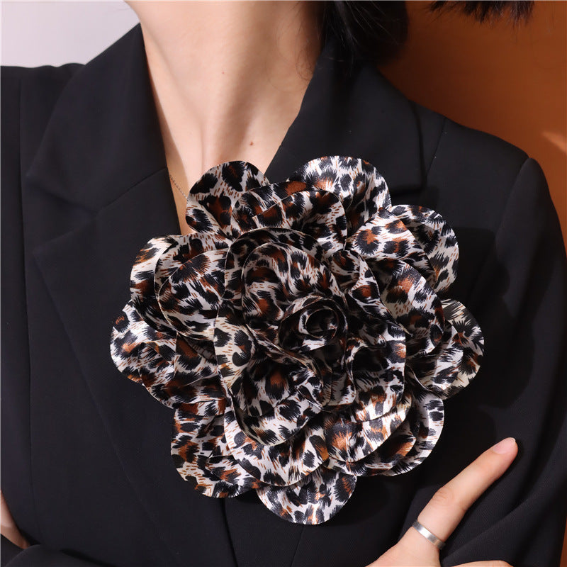 Catalaya Exaggerated Leopard Satin Brooch [04LJJ3W1]