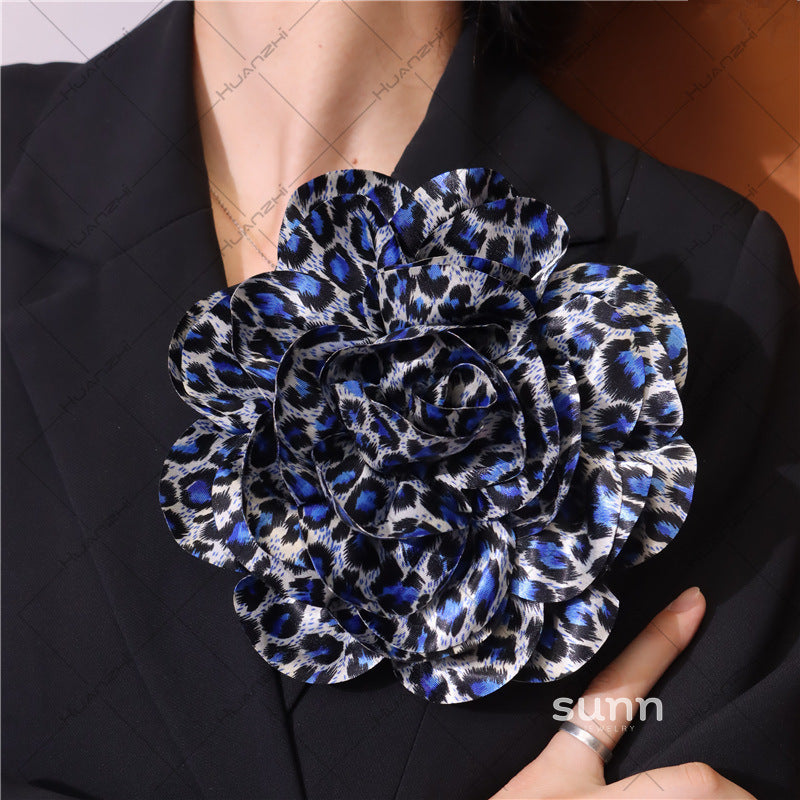Catalaya Exaggerated Leopard Satin Brooch [D09DPNEQ]