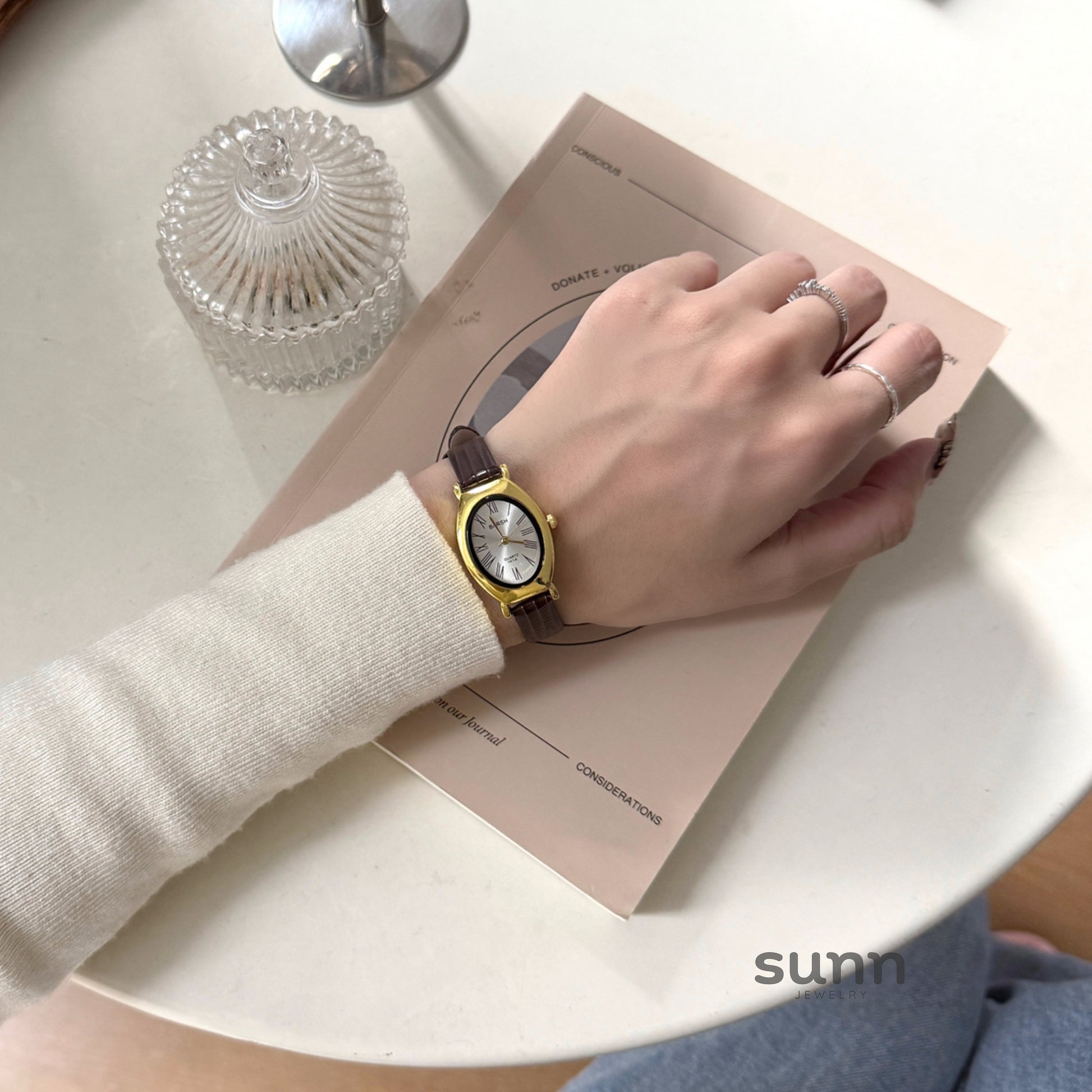 Cataleyah Vintage Oval Watch [I0VU5HM1]