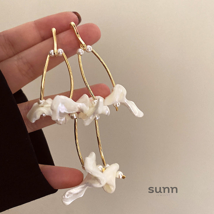 Catalyna Iridescent Shell Drop Earrings [GQJBT8VM]