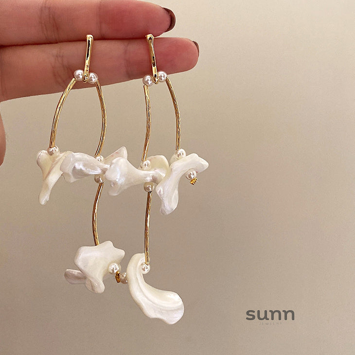 Catalyna Iridescent Shell Drop Earrings [B719C7PW]