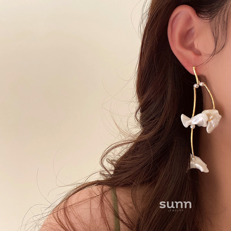 Catalyna Iridescent Shell Drop Earrings [7AEY05YO]
