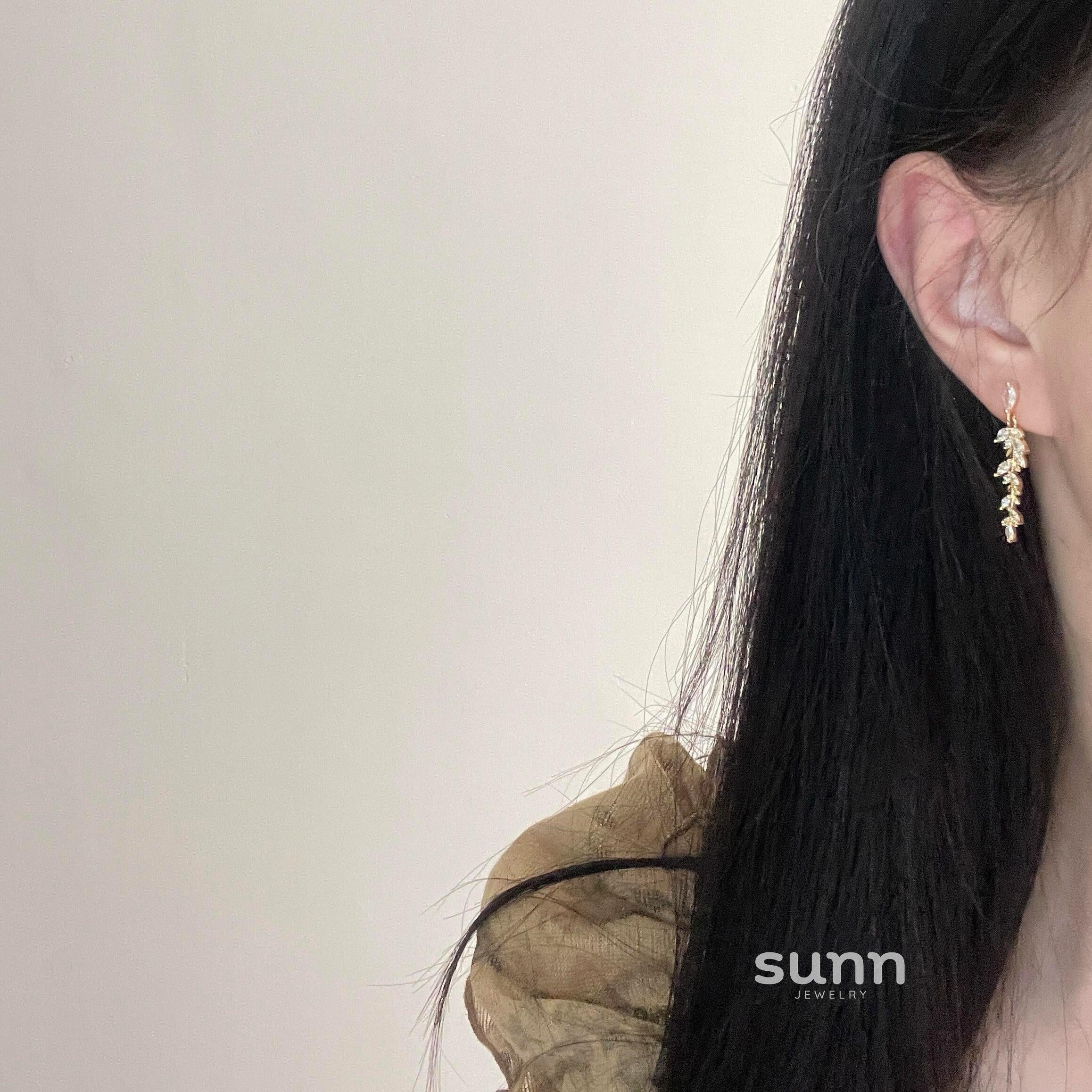 Cattaleya Gilded Leaf Stud Earrings