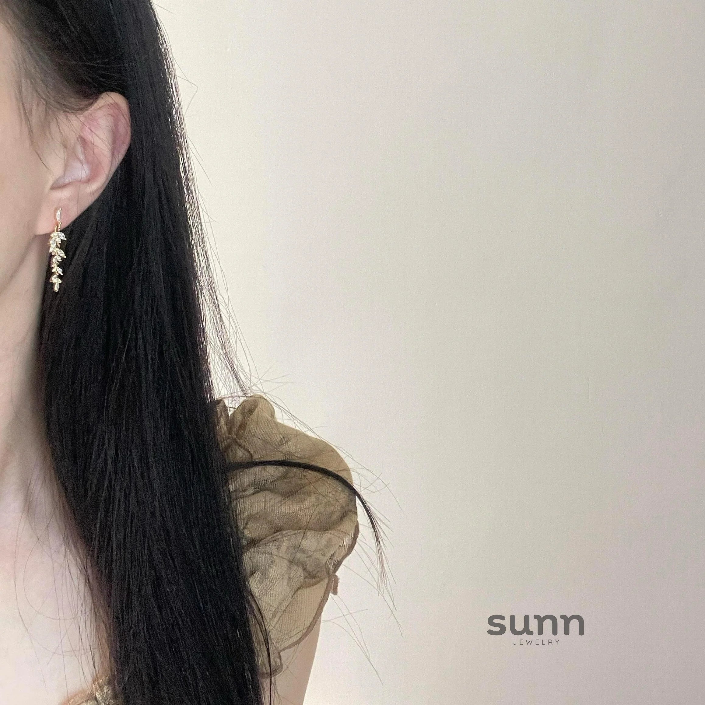 Cattaleya Gilded Leaf Stud Earrings