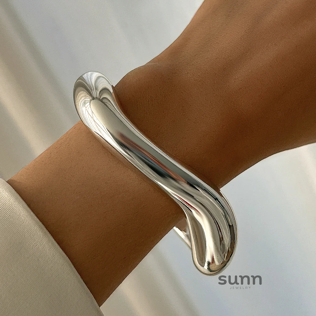 Cedar Irregular Arc Bangle