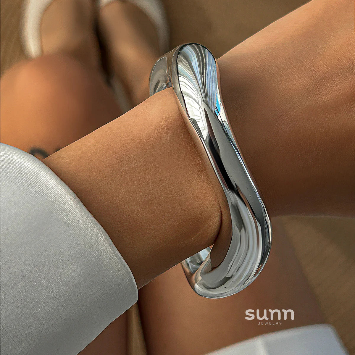 Cedar Irregular Arc Bangle