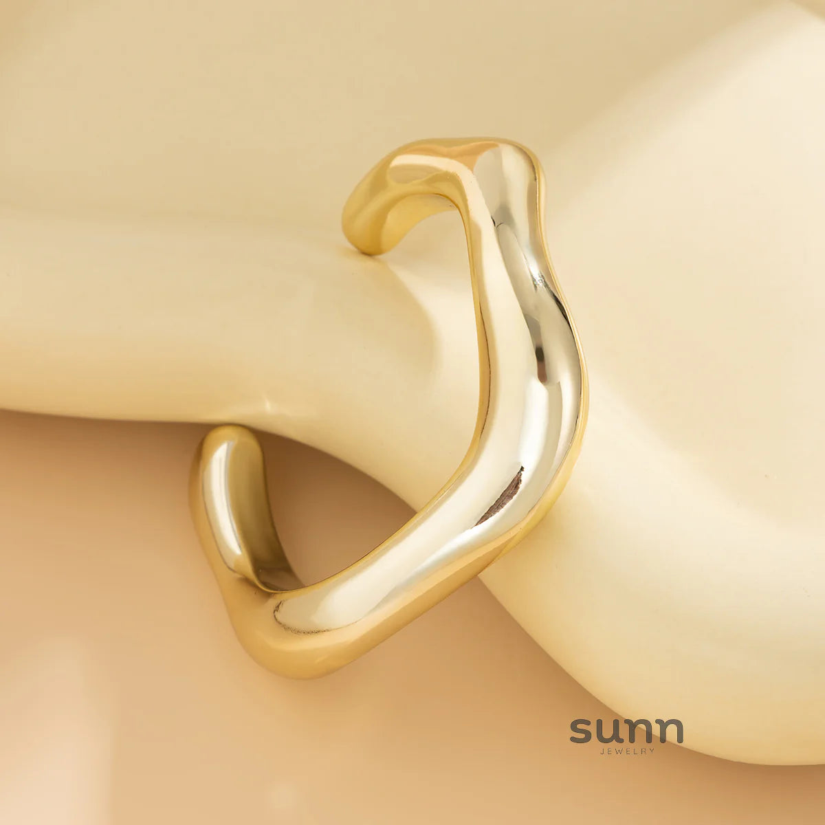 Cedar Irregular Arc Bangle