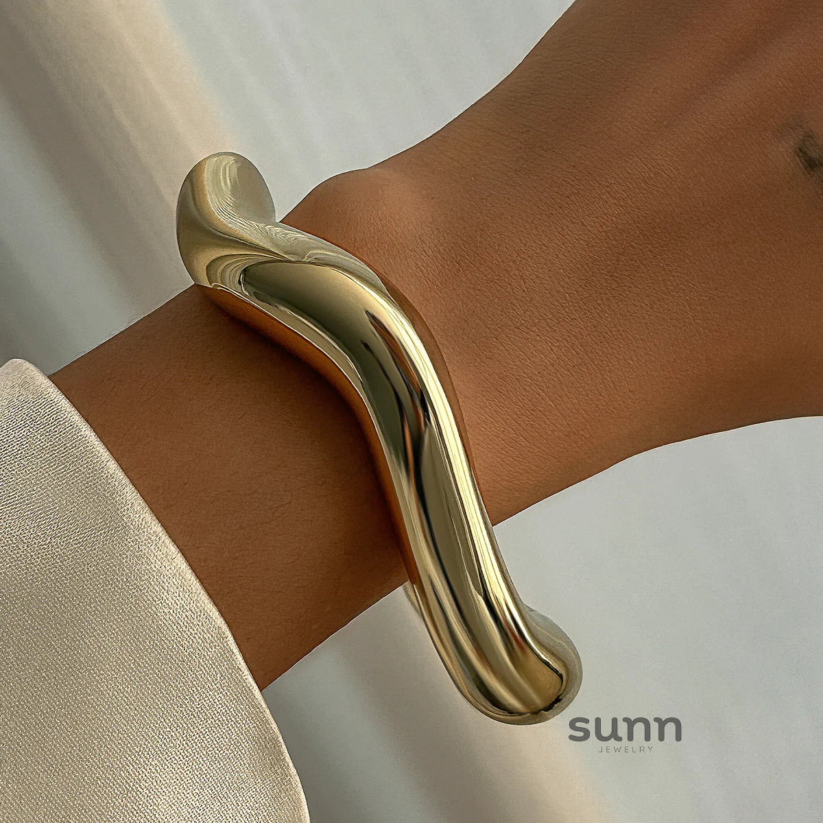 Cedar Irregular Arc Bangle