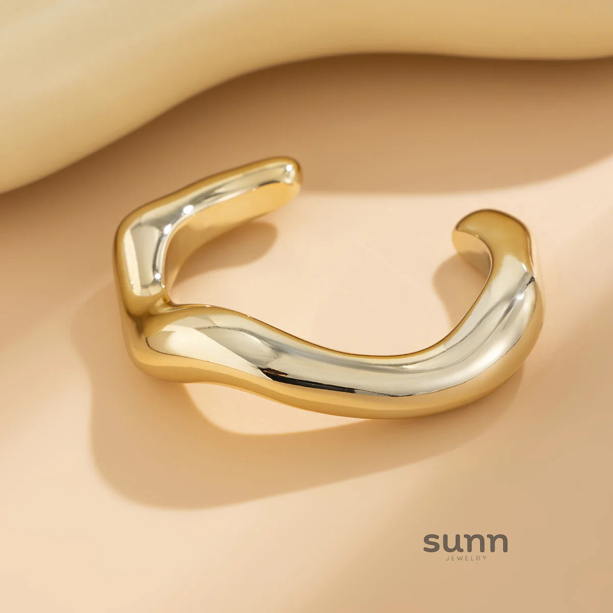 Cedar Irregular Arc Bangle