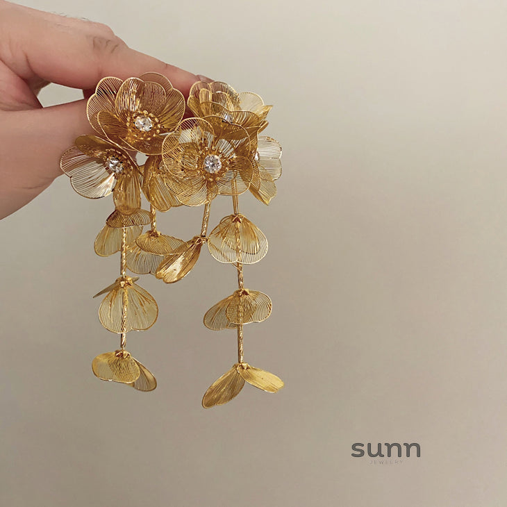 Chanell Statement Floral Earrings [GDI0B597]