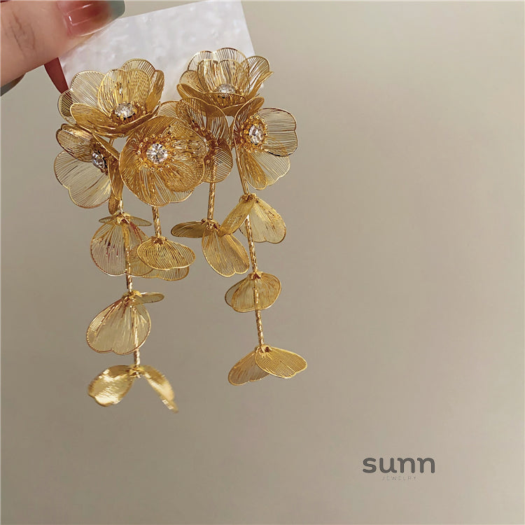 Chanell Statement Floral Earrings [W2EGAW53]