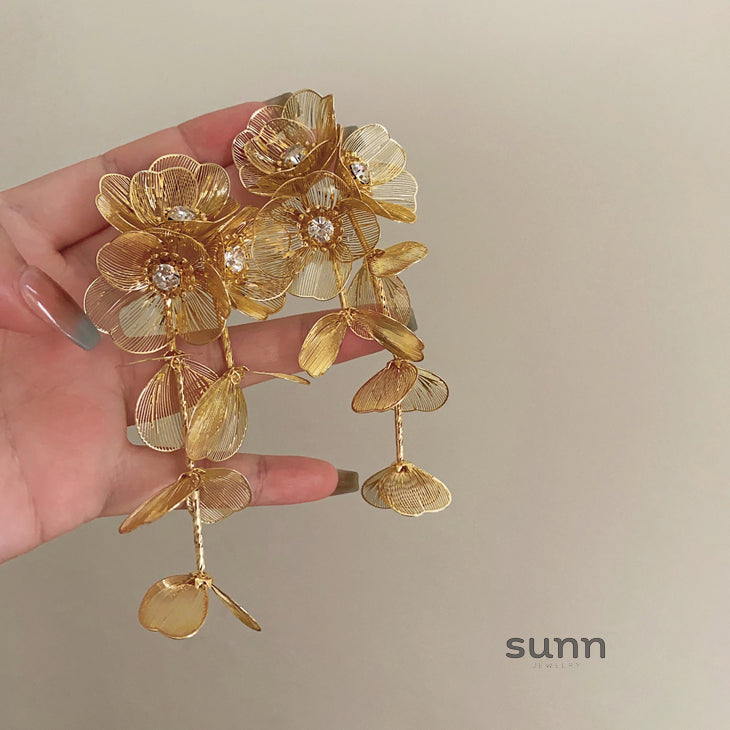 Chanell Statement Floral Earrings [U4J38JW2]