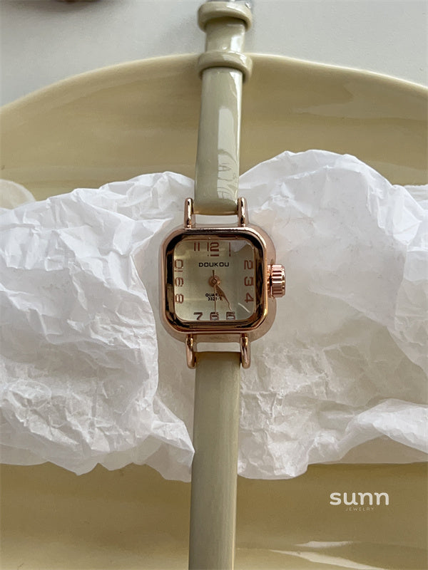 Charisma Retro Square Watch [8LDF6ERZ]