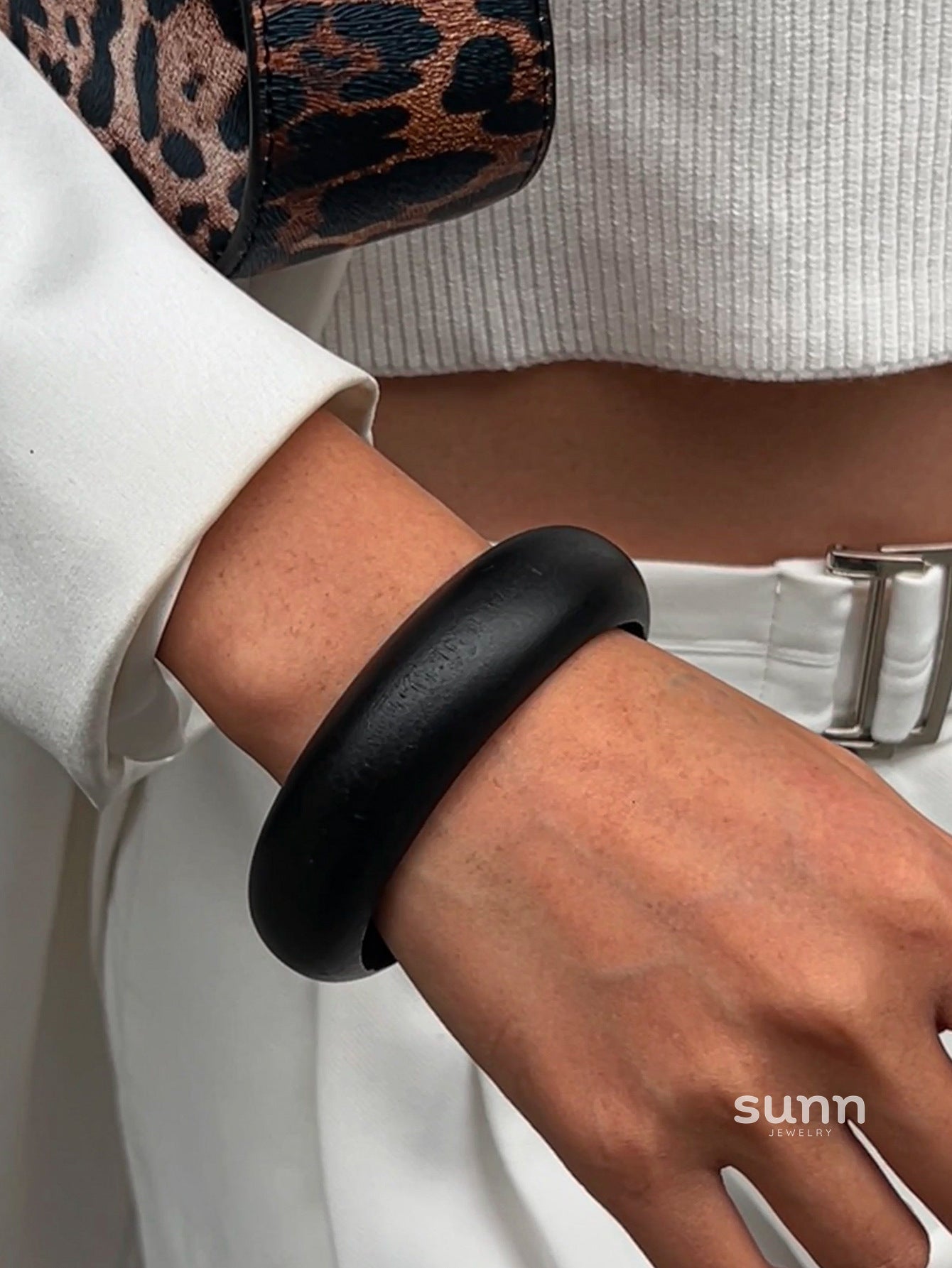 Charleigh Sculptural Bangle Bracelet [DRAUWPG3]