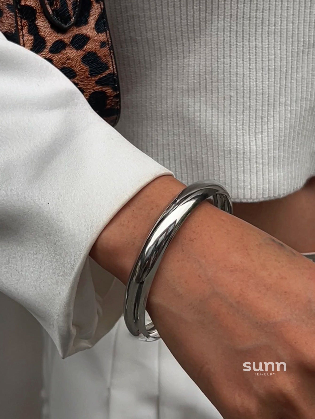 Charleigh Sculptural Bangle Bracelet [ORE2E13J]