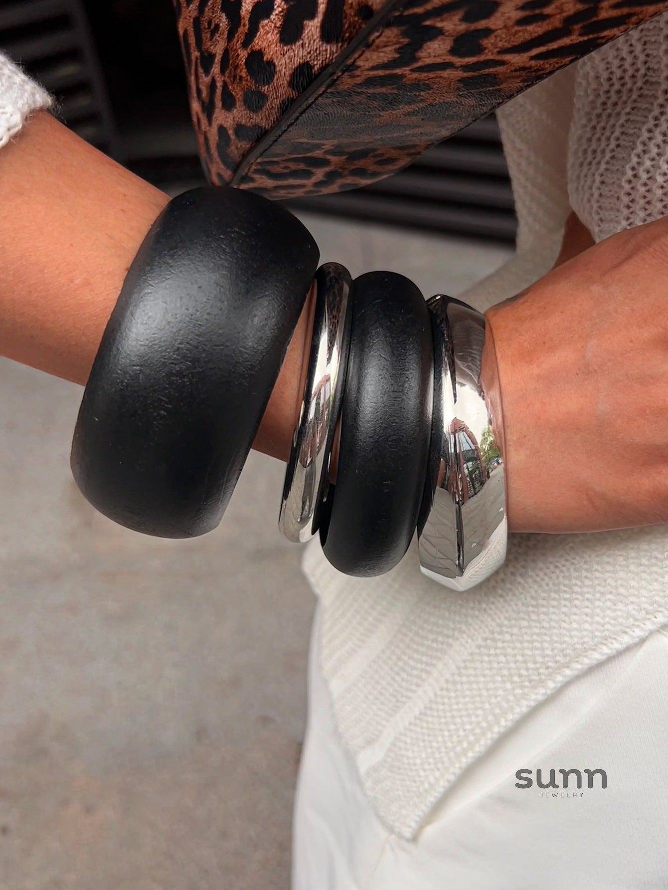 Charleigh Sculptural Bangle Bracelet [XWK5I388]
