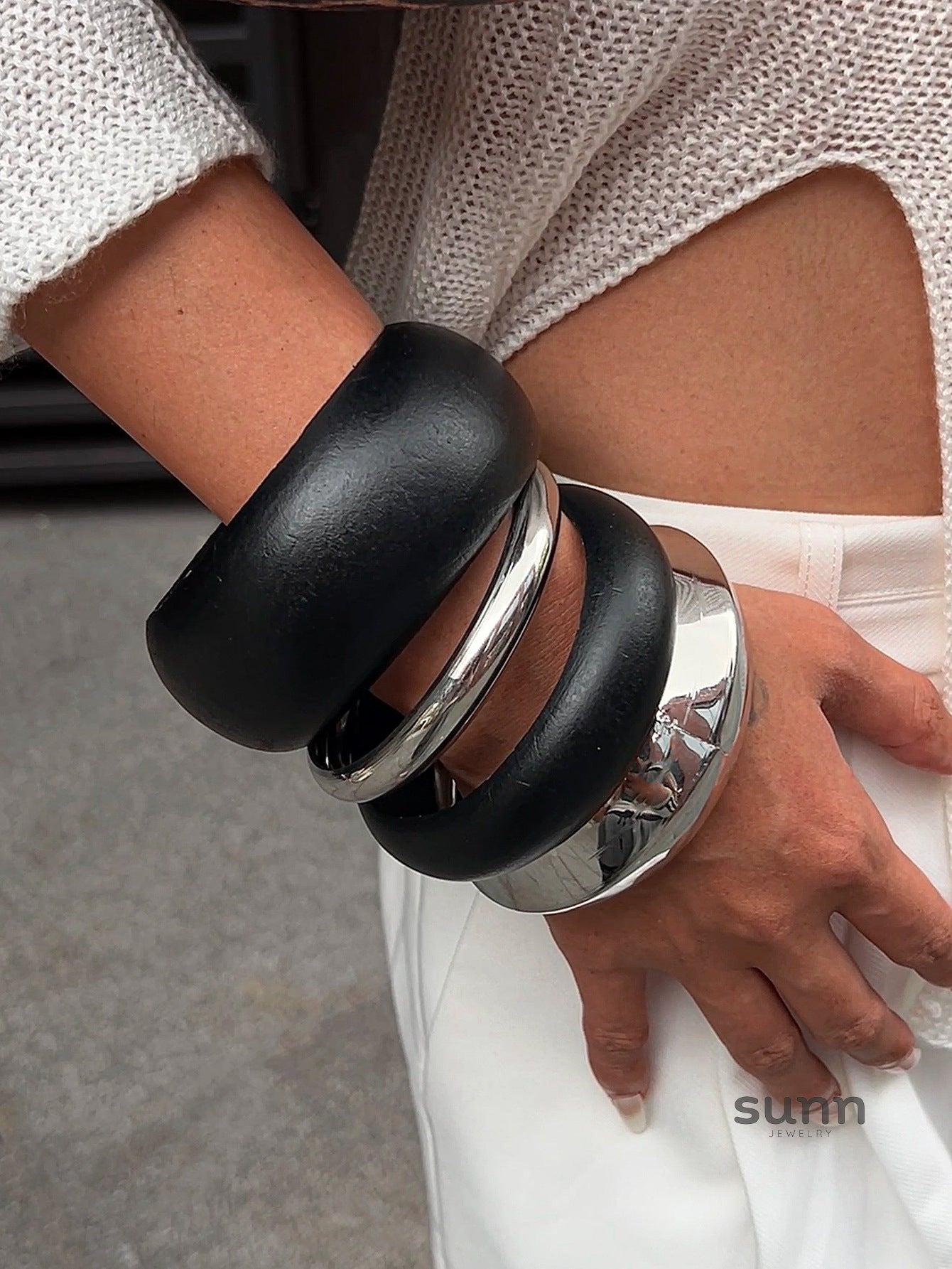 Charleigh Sculptural Bangle Bracelet [SLMCGS7Z]