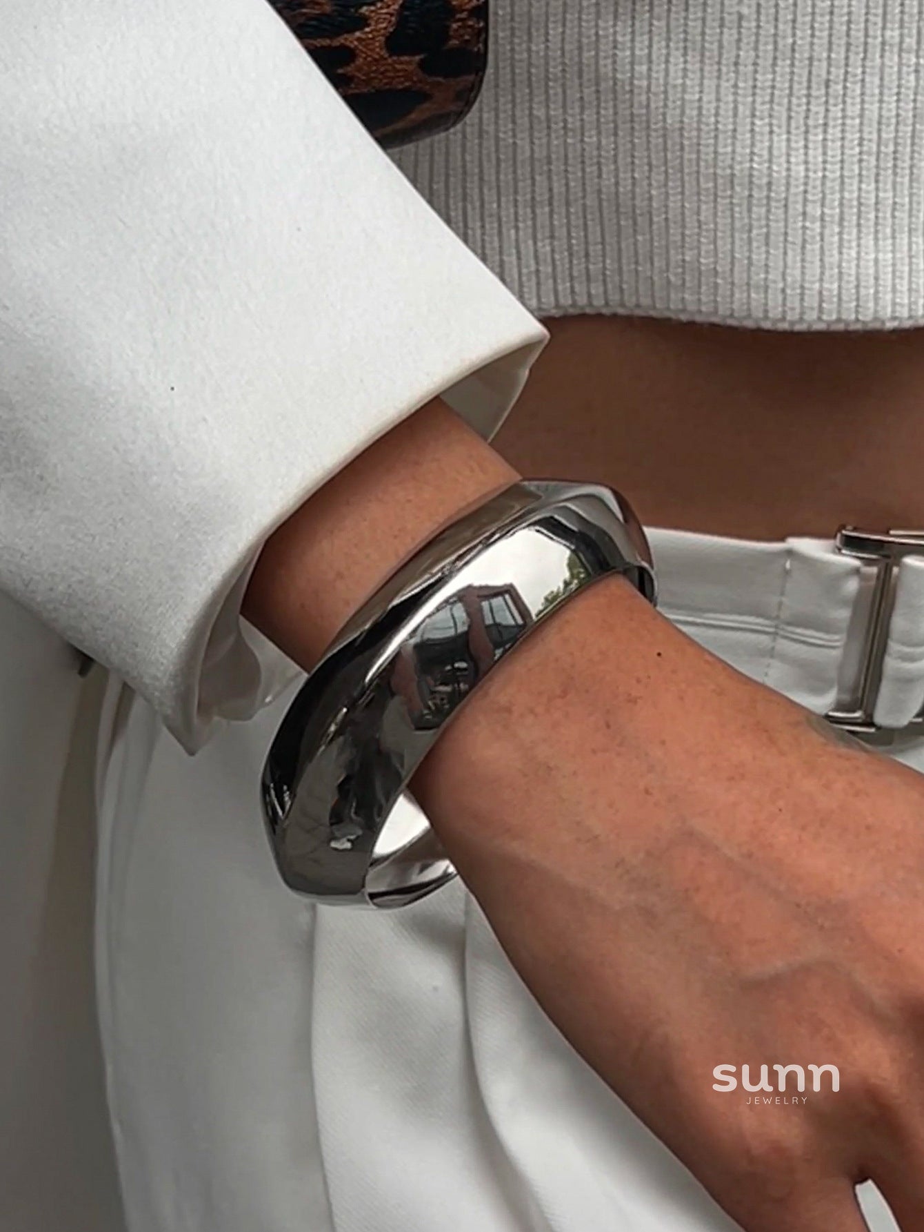 Charleigh Sculptural Bangle Bracelet [VXXJQ7PL]