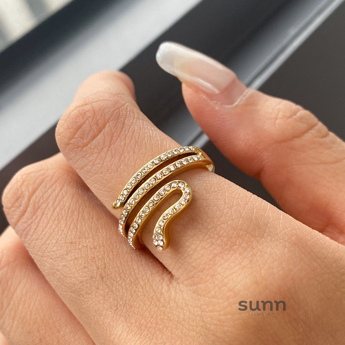Charlize Serpent Design Ring [9FK8IZSE]