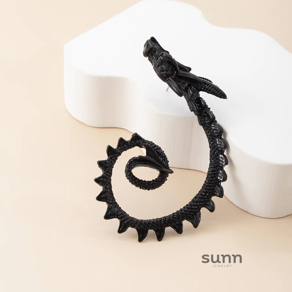 Charly Dragon Ear Cuff